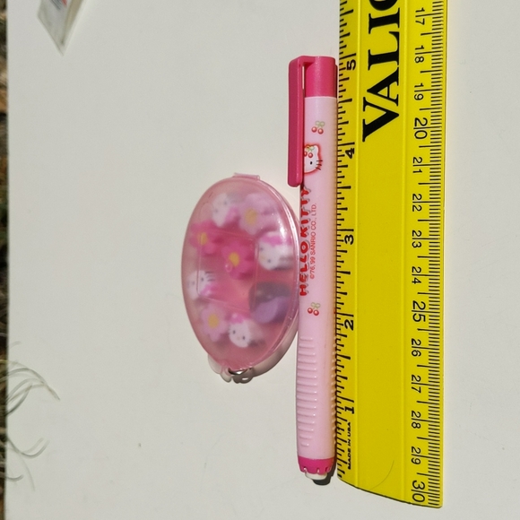Hello Kitty Sanrio erasers, two kinds, one with three eraser refills. - Picture 5 of 6